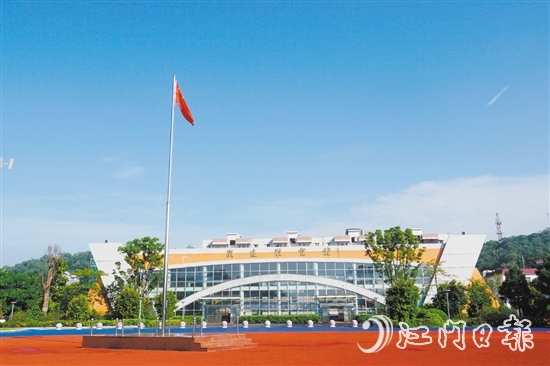 江門市實(shí)驗(yàn)中學(xué)（高中部）環(huán)境優(yōu)美。