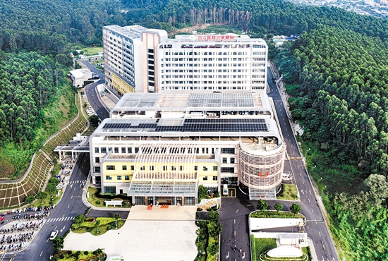 新會區(qū)婦幼保健院新院總用地面積6.13公頃，總建筑面積63500平方米，建設(shè)有包括門診、醫(yī)技、住院綜合樓和行政辦公樓等在內(nèi)的主要建筑，設(shè)床位500張、機動車停車位近800個，按三級婦幼保健院的標準建設(shè)。