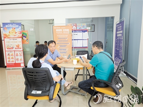 近期營(yíng)業(yè)部新開戶數(shù)量激增，客戶咨詢也普遍增加。