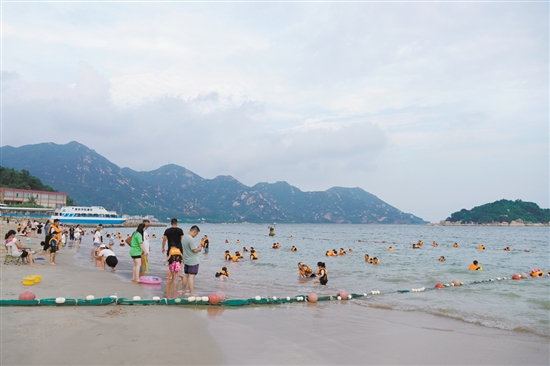 國慶假期，臺山濱海旅游火熱。