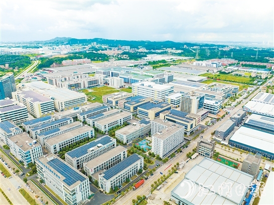 蓬江區(qū)加快推動“3+2”產(chǎn)業(yè)集群發(fā)展。圖為蓬江產(chǎn)業(yè)園。劉淑君
