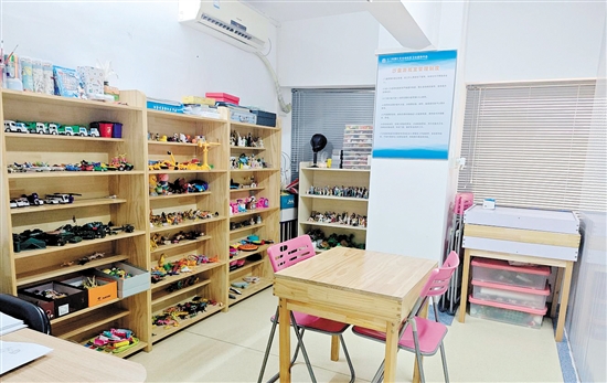 蓬江區(qū)未成年心理危機(jī)干預(yù)工作站內(nèi)的沙盤游戲室。
