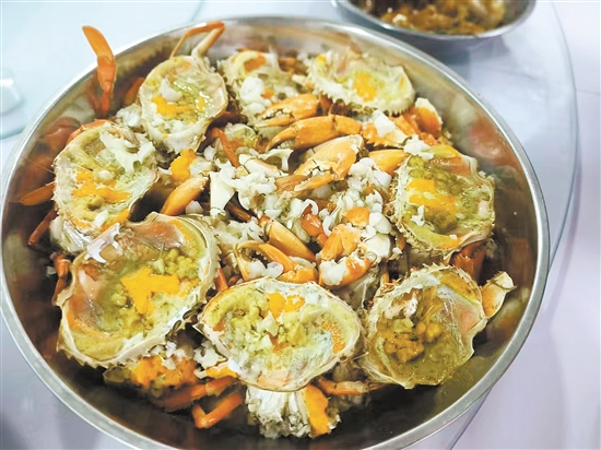 螃蟹中的嘌呤含量較高，所以要管好自己的嘴。