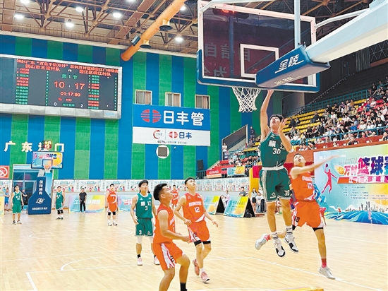 2024年廣東省“百縣千鎮(zhèn)萬(wàn)村”系列賽萬(wàn)村籃球賽決賽現(xiàn)場(chǎng)。