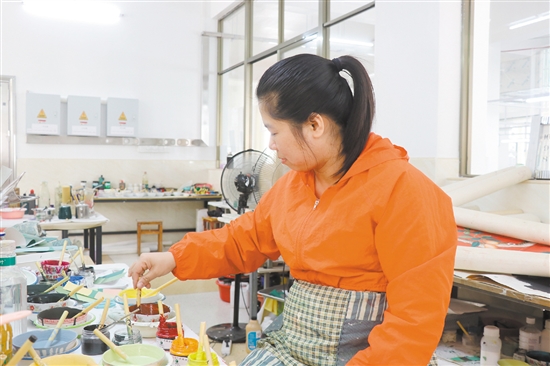 為達(dá)到最佳效果，調(diào)配一個(gè)顏色通常要2個(gè)小時(shí)。