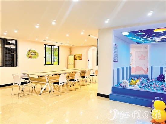 中福社區(qū)舉辦紙傘手繪課堂活動，豐富居民日常生活。