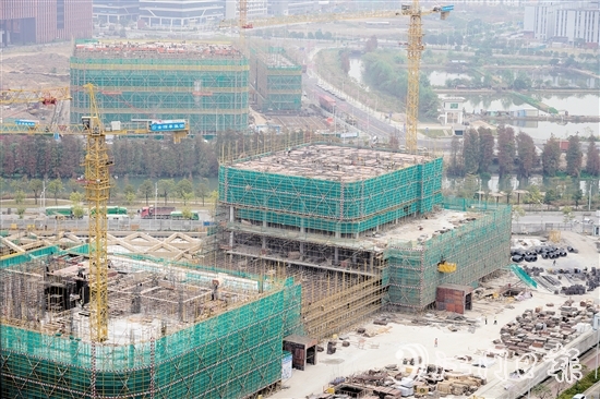 江門安全應急產(chǎn)業(yè)園區(qū)內(nèi)，各項目正如火如荼建設(shè)中。