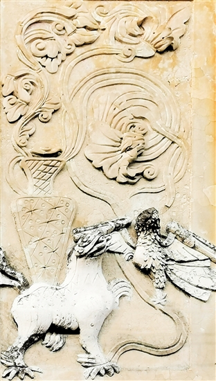 白沙鎮(zhèn)龍安村水泥雕是臺山華僑建筑的一大特色。