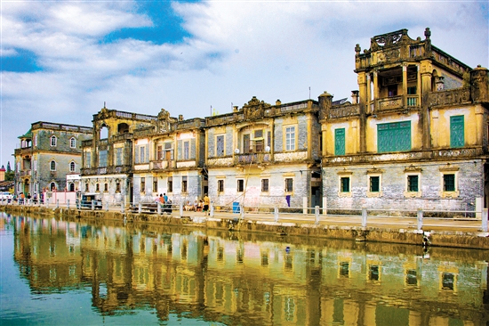 白沙鎮(zhèn)墨林村倒映水中，美麗如畫。