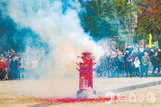 搶花炮活動人氣十足。劉淑君