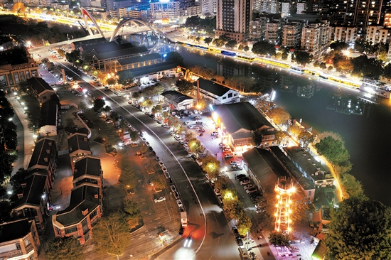 江門船廠1954文化創(chuàng)意園吸引了各地游客。