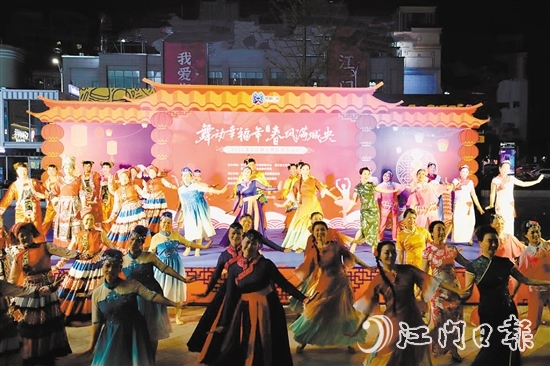 群眾舞蹈隊(duì)伍輪番登場(chǎng)，帶來(lái)民族舞、古典舞、秧歌等節(jié)目，表演精彩紛呈。