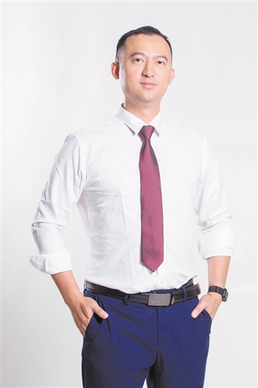 江門(mén)市青年企業(yè)家聯(lián)合會(huì)副會(huì)長(zhǎng)、廣東嶺南大健康生態(tài)科技集團(tuán)有限公司董事長(zhǎng)陳健榮