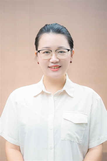 海外歸國創(chuàng)業(yè)華人青年、草坪里祠唐咖啡