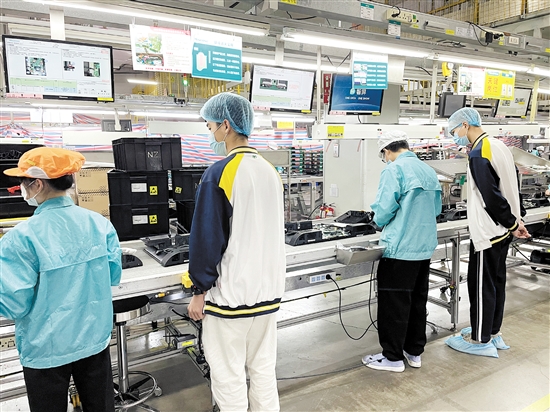 近年來，我市越來越多的中職學(xué)生進(jìn)入第二產(chǎn)業(yè)就業(yè)。