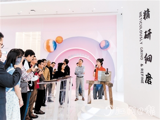 禮樂街道組織企業(yè)家們參觀金多多糖果樂園。