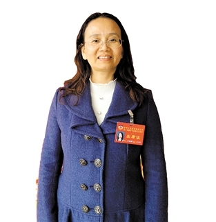 開平市政協(xié)委員、沙岡初級中學副校長關(guān)艷梨