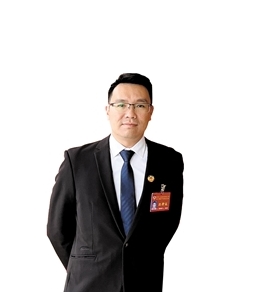 開平市政協(xié)委員、民盟開平市委員會專職副主委張偉津