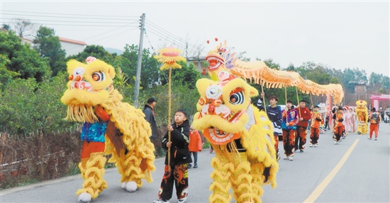 本次嘉年華包括金龍、醒獅、“花仙子”巡游等活動內(nèi)容。