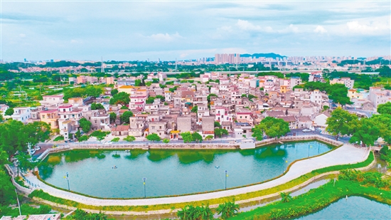 霄南村的鮮卑文化、甘和茶、青磚屋等文化特色及良好的村容村貌是其得天獨(dú)厚的文旅資源。