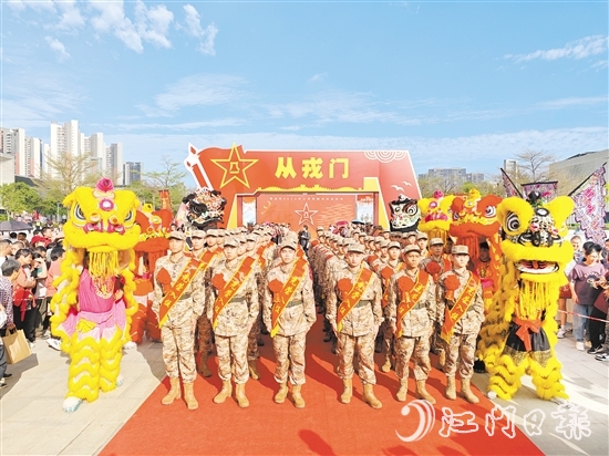 鶴山入伍新兵展現(xiàn)良好精神風(fēng)貌。