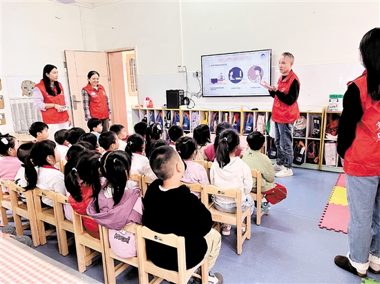 江門市中心醫(yī)院構(gòu)建立體化科普體系。