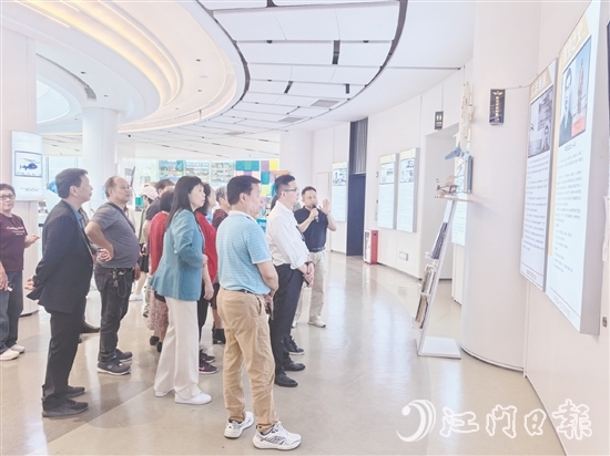 考察團一行參觀恩平泉林飛行主題館。