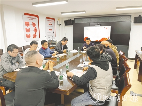 斗山鎮(zhèn)迅速組織司法所、農(nóng)辦、規(guī)劃辦、國(guó)土所、派出所、綜合行政執(zhí)法部門等召開(kāi)分析研判會(huì)議。