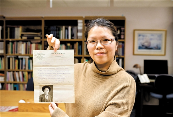 陳宜禧玄孫女陳麗娜在美國(guó)國(guó)家檔案館找到陳宜禧的一張新照片。受訪者供圖