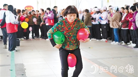 漁工姐妹熱情高漲，全身心投入到比賽中。