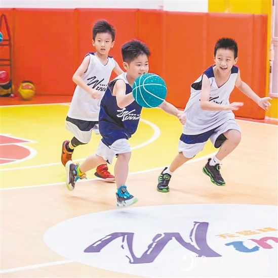 家長注重培養(yǎng)孩子的運動愛好。