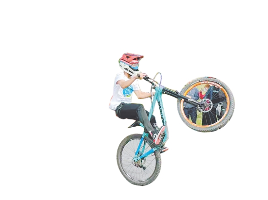 自行車(chē)特技表演，讓觀(guān)眾感受自行車(chē)運(yùn)動(dòng)的激情。李銀換