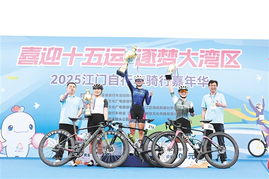 女子精英組頒獎(jiǎng)。周華東