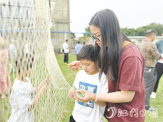 現場，不少小朋友參與其中，現場充滿歡聲笑語。