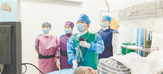 七旬血透患者遭膽石之困，消化內(nèi)科團(tuán)隊協(xié)作巧破難關(guān)。