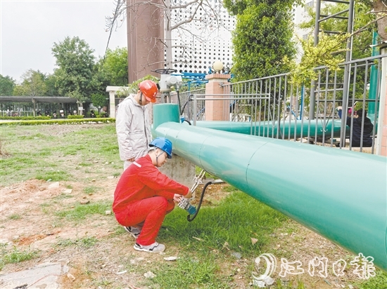 江門(mén)能源通過(guò)為工業(yè)企業(yè)提供高品質(zhì)蒸汽，為產(chǎn)業(yè)發(fā)展提供“綠色動(dòng)力”。