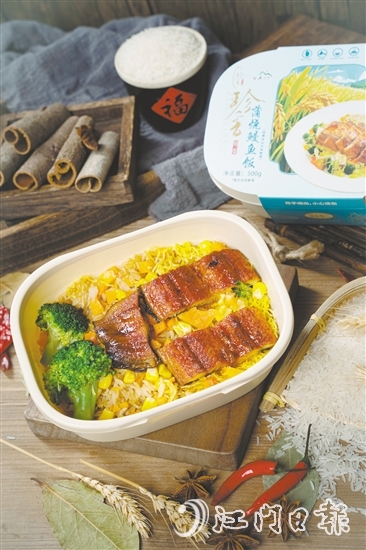 臺(tái)國(guó)糧集團(tuán)推出創(chuàng)新產(chǎn)品方便米飯。