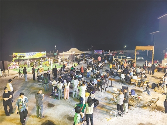 村咖音樂會(huì)現(xiàn)場既悅耳又好玩。