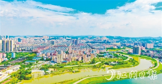 沙坪河岸，一幅“水清岸綠，鳥語花香”的小微濕地美麗畫卷映入眼簾。