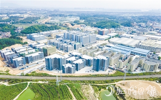 日前，古勞萬洋眾創(chuàng)城三期項目舉行“拿地即動工”啟動儀式。圖為古勞萬洋眾創(chuàng)城二期建成項目。