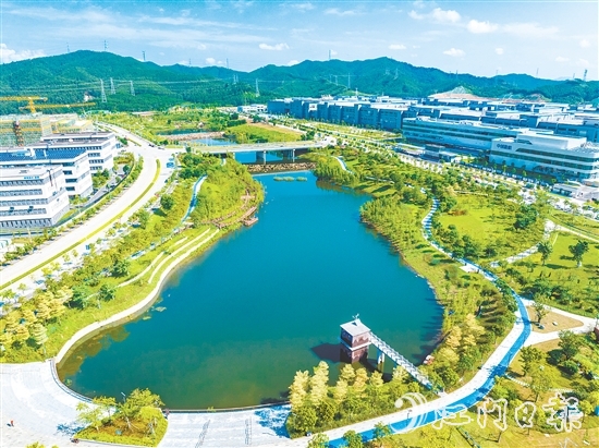 司前鎮(zhèn)全力推進(jìn)新會(huì)智造產(chǎn)業(yè)園鳳山湖園區(qū)建設(shè)，依托中創(chuàng)新航等鏈主企業(yè)的帶動(dòng)效應(yīng)，推動(dòng)五金不銹鋼與新能源等產(chǎn)業(yè)鏈跨鏈融合發(fā)展。