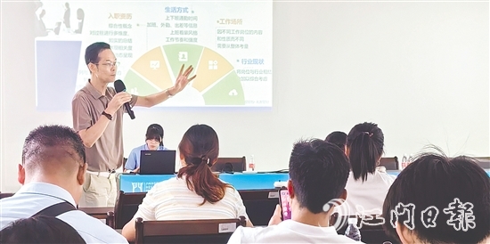 本次培訓(xùn)為就業(yè)困難人員等群體提供精準(zhǔn)就業(yè)指導(dǎo)。