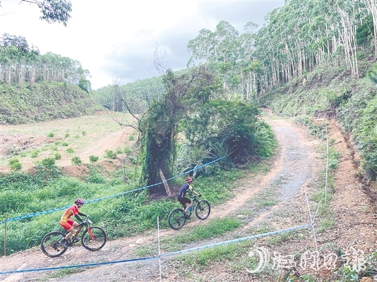 恩平山地自行車賽場(chǎng)吸引全國(guó)各地選手參賽。