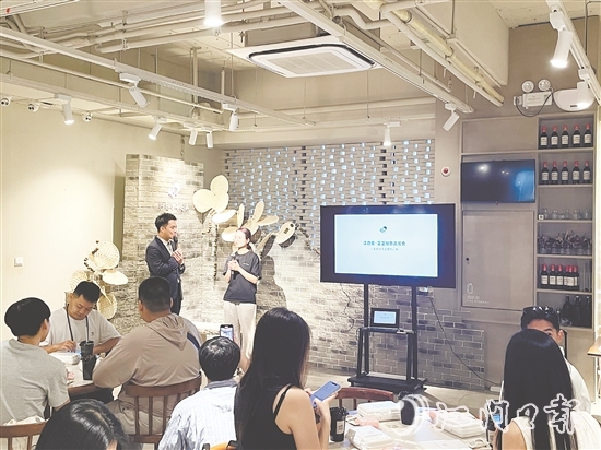 芝芝柑普品鑒會(huì)上，粉絲分享自己與喜茶、與江門的故事。