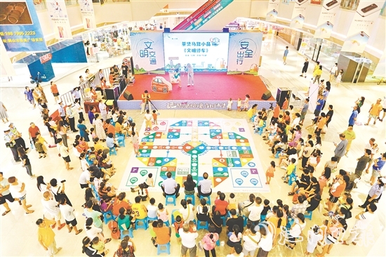 鶴山市有序開展、深化推進(jìn)全國文明城市創(chuàng)建十大專項(xiàng)整治及十大文明提升行動(dòng)，全面提升城市精細(xì)化管理水平。