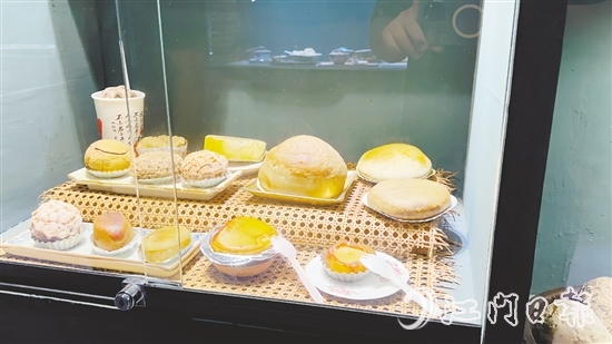 古埠奇石館展出的”下午茶三點三奇石“。