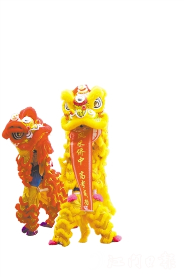 開平市風采華僑中學以舞獅為即將踏上高考征程的高三學子吹響沖鋒的號角！