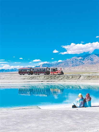 大柴旦翡翠湖。