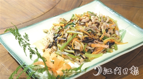 陳皮五彩絲色彩斑斕、口感豐富。