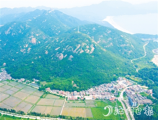 川島鎮(zhèn)飛東村依山傍海，擁有豐富美麗的旅游資源。